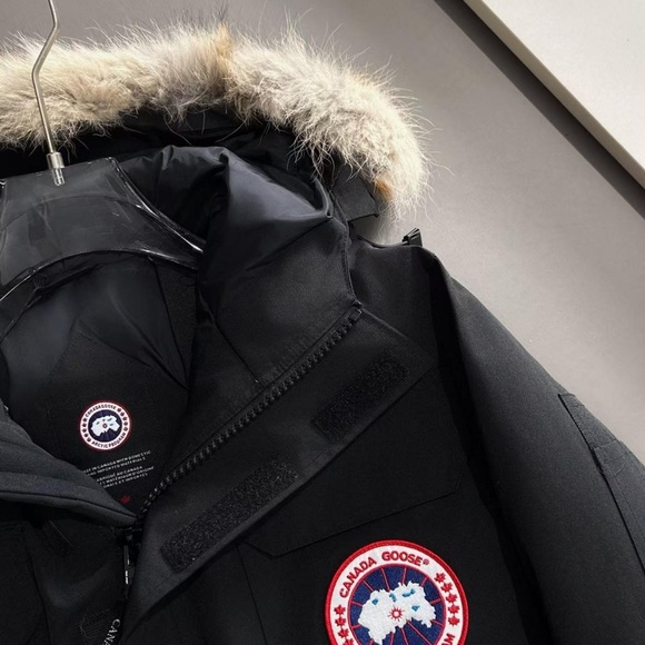 🍒 Canada Goose Black Puffer Jacket with Fur Trim - Picture 4 of 7